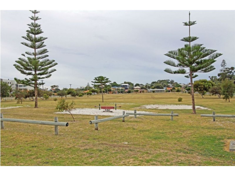 12 Sharland Street, Halls Head WA 6210