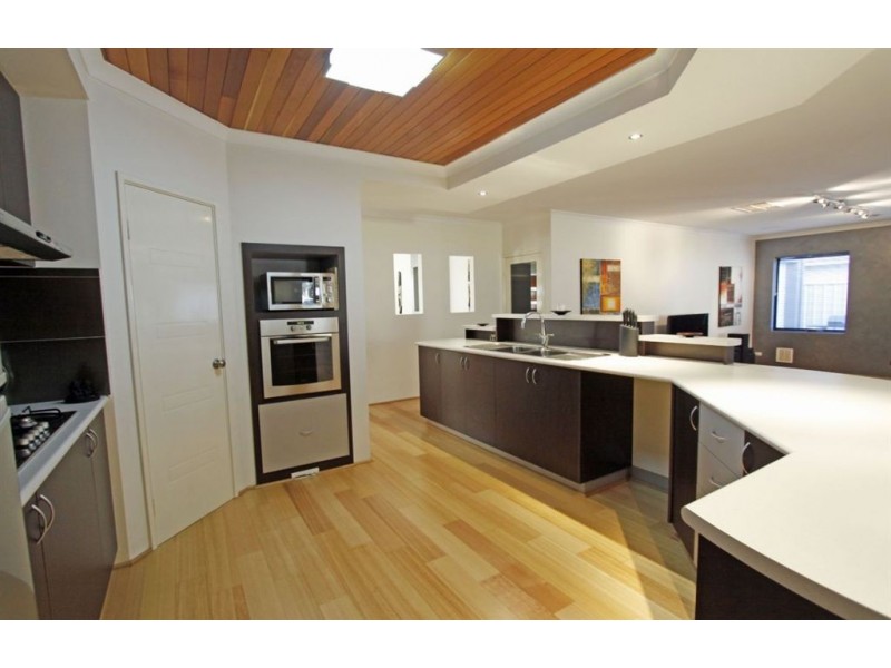 17 Royston Way, Lakelands WA 6180