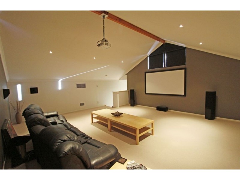 17 Royston Way, Lakelands WA 6180