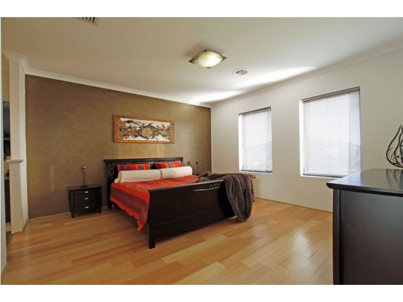 17 Royston Way, Lakelands WA 6180