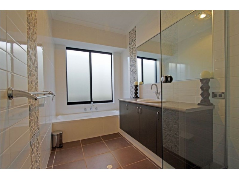 17 Royston Way, Lakelands WA 6180