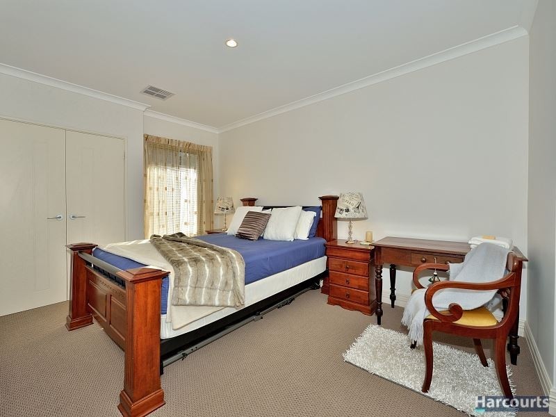 16 Bush View, Wannanup WA 6210