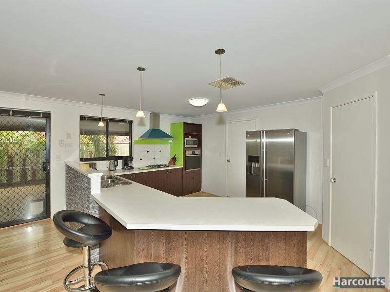 8 Portrush Parade, Meadow Springs WA 6210