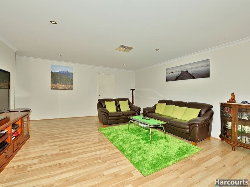 8 Portrush Parade, Meadow Springs WA 6210