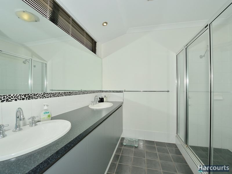 8 Portrush Parade, Meadow Springs WA 6210