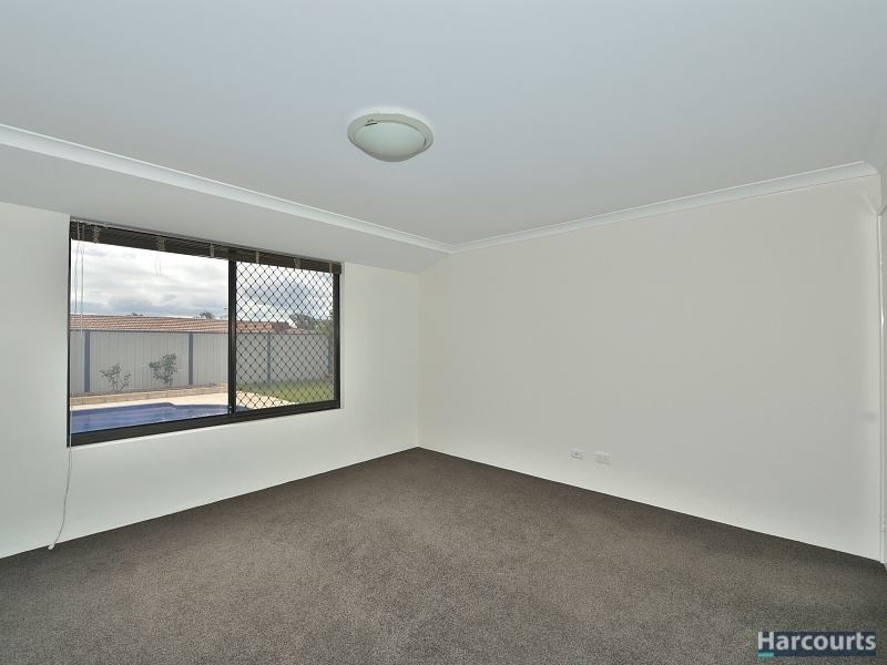 8 Portrush Parade, Meadow Springs WA 6210