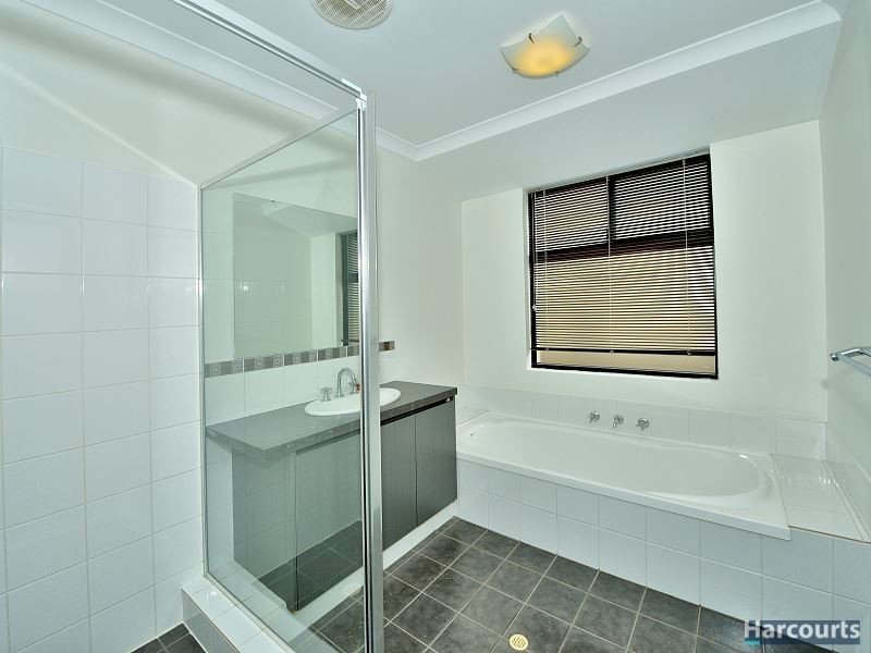 8 Portrush Parade, Meadow Springs WA 6210