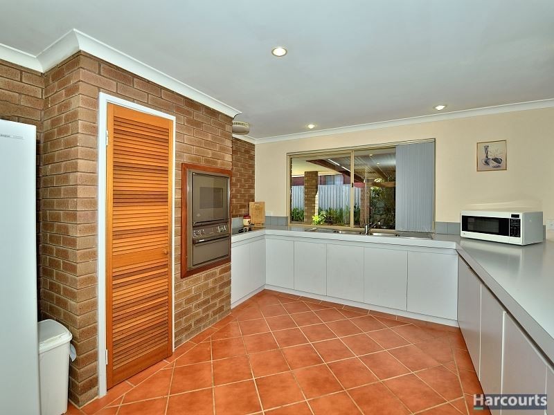 18 Sandalwood Parade, Halls Head WA 6210