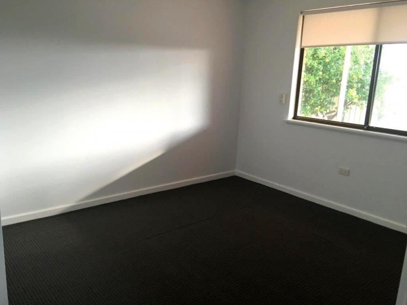2 Cyprus Gardens, Halls Head WA 6210