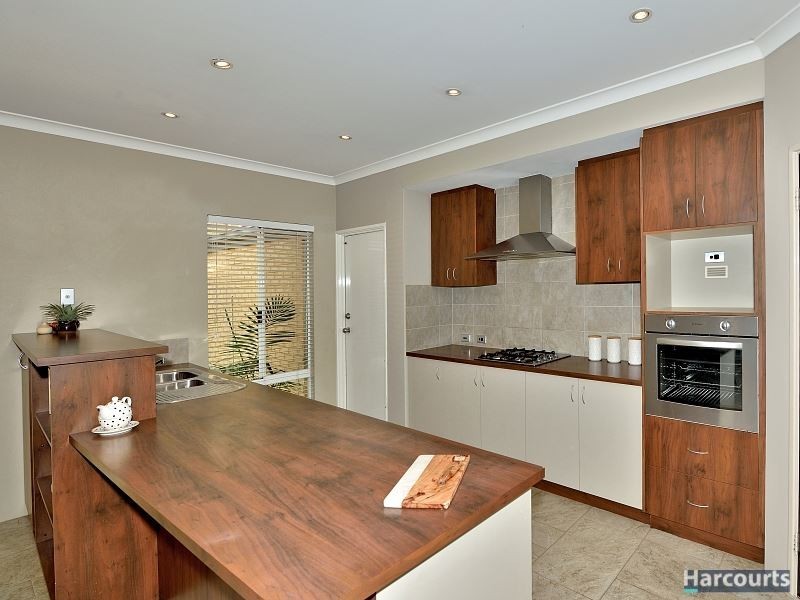 1 Dalona Parkway, Lakelands WA 6180