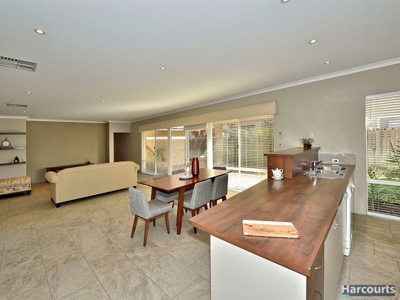 1 Dalona Parkway, Lakelands WA 6180