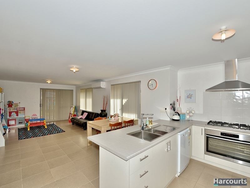 11 Salome Crescent, Lakelands WA 6180