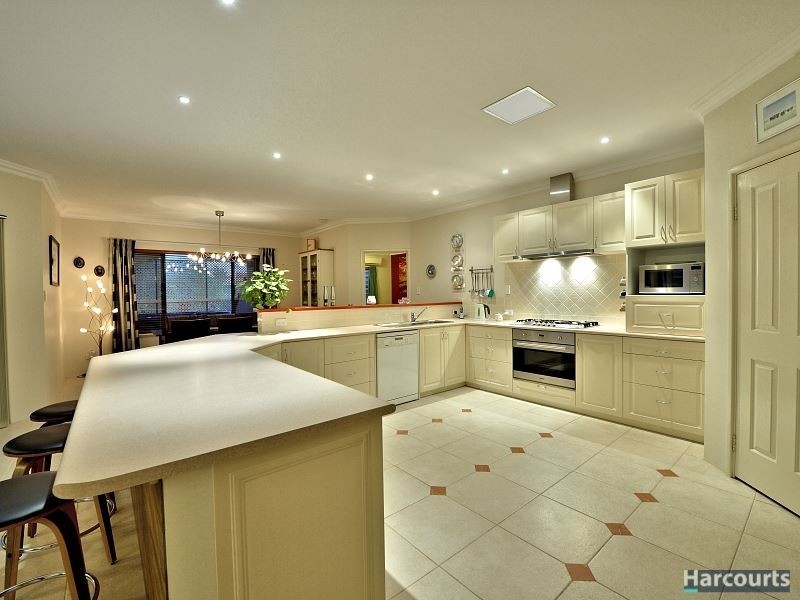 5 Emma Way, Coodanup WA 6210