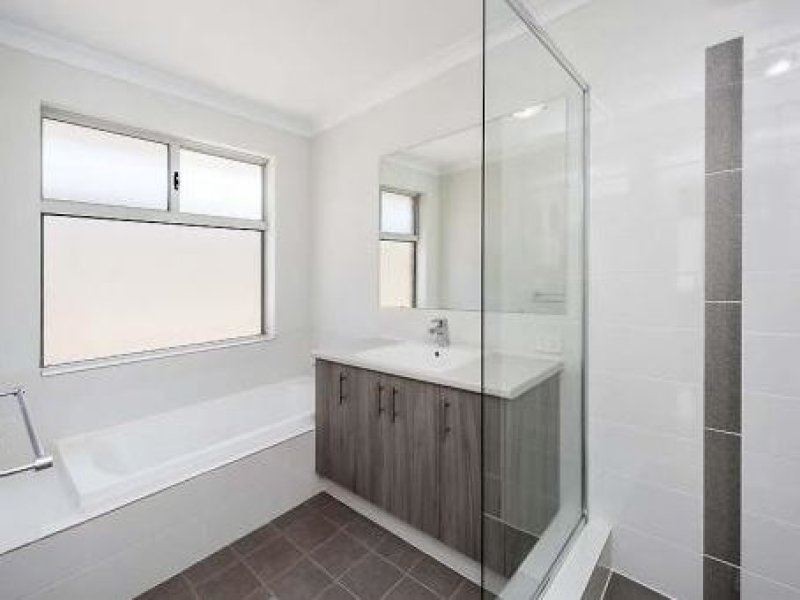 203 Pebble Beach Boulevard, Meadow Springs WA 6210