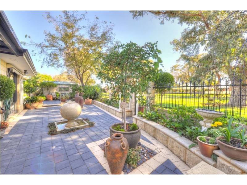 15 Dorneywood Crescent, Erskine WA 6210