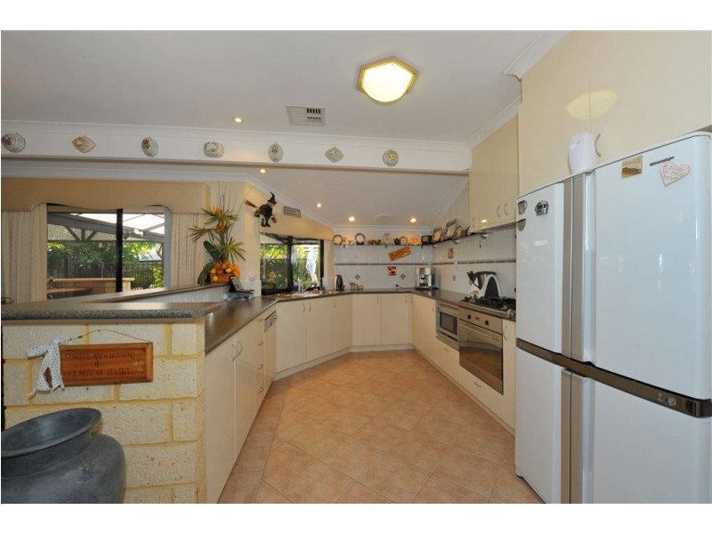 15 Dorneywood Crescent, Erskine WA 6210