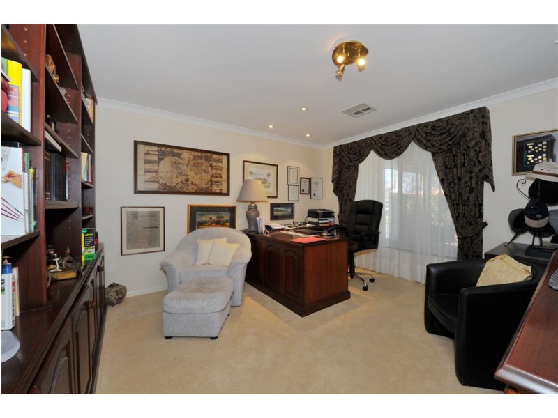 15 Dorneywood Crescent, Erskine WA 6210