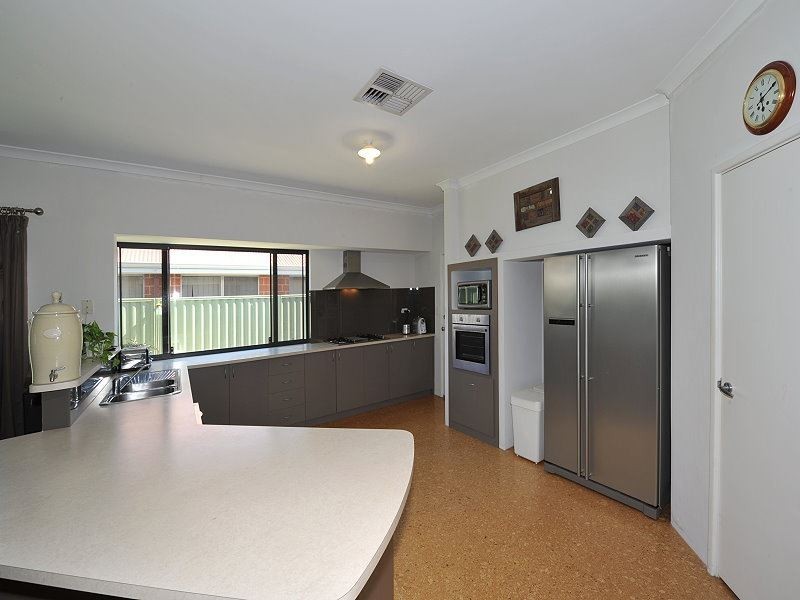 19 Bibbulmun Meander, Ravenswood WA 6208