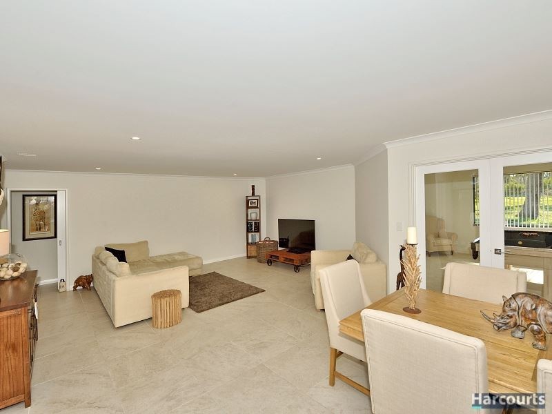 28 Peaceful Waters Drive, Barragup WA 6209