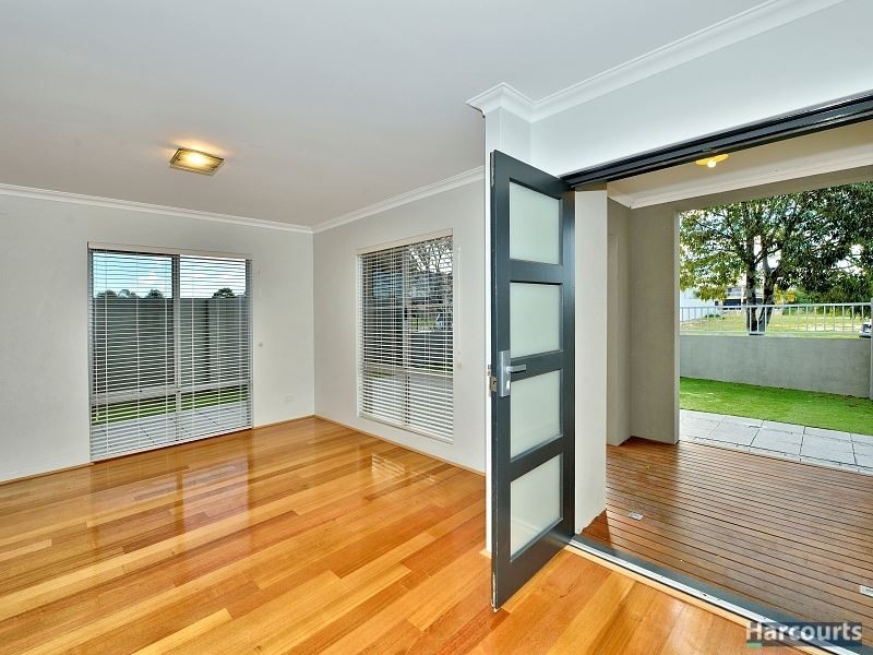 8 Gael Place, Dudley Park WA 6210