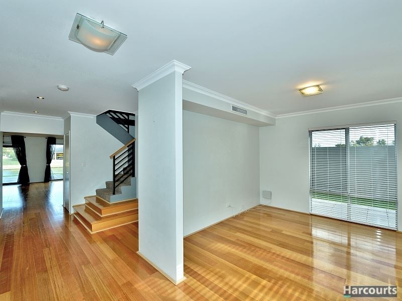 8 Gael Place, Dudley Park WA 6210