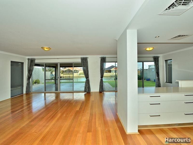 8 Gael Place, Dudley Park WA 6210