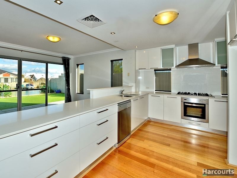 8 Gael Place, Dudley Park WA 6210