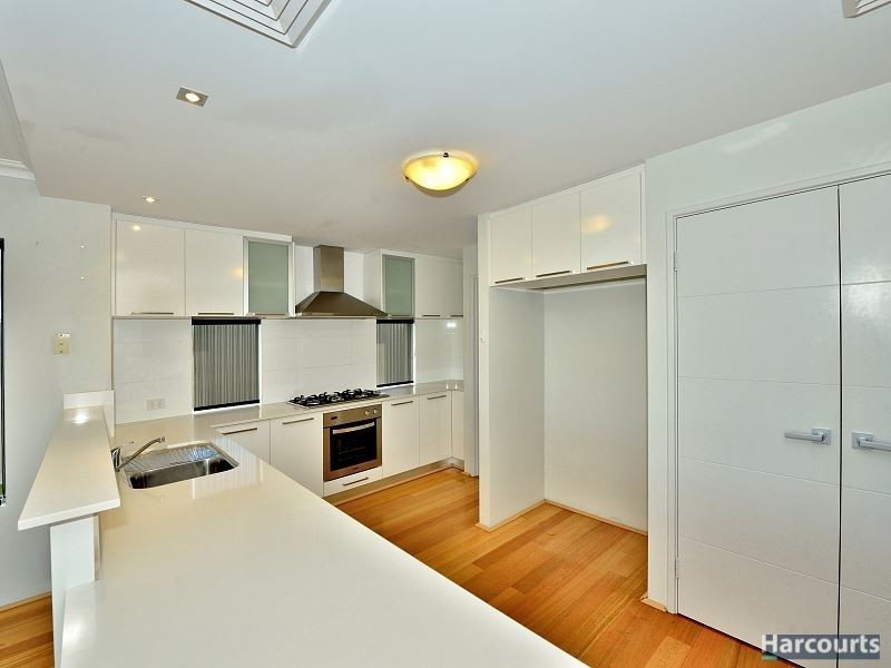 8 Gael Place, Dudley Park WA 6210