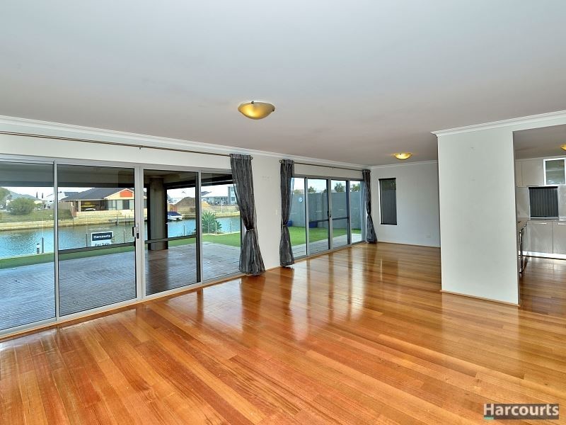 8 Gael Place, Dudley Park WA 6210