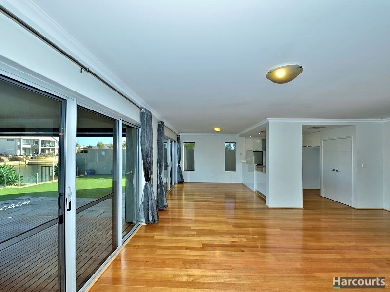 8 Gael Place, Dudley Park WA 6210