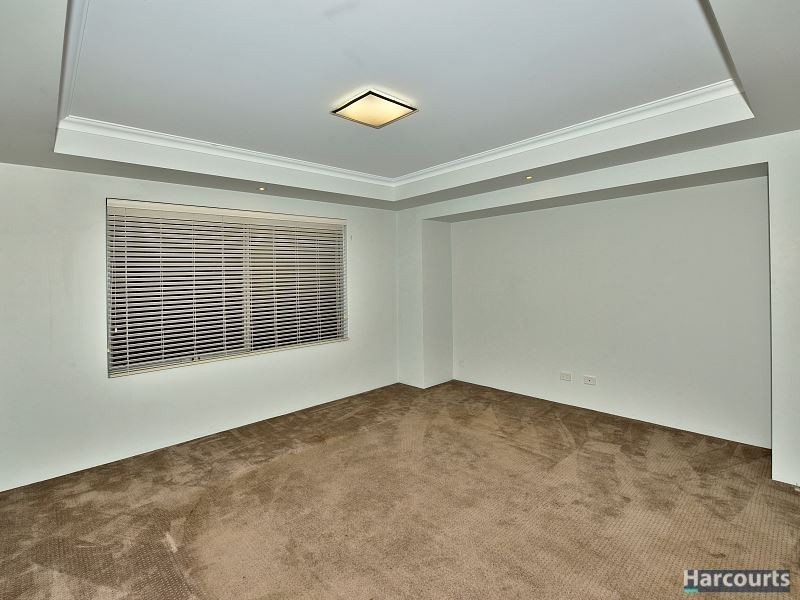 8 Gael Place, Dudley Park WA 6210