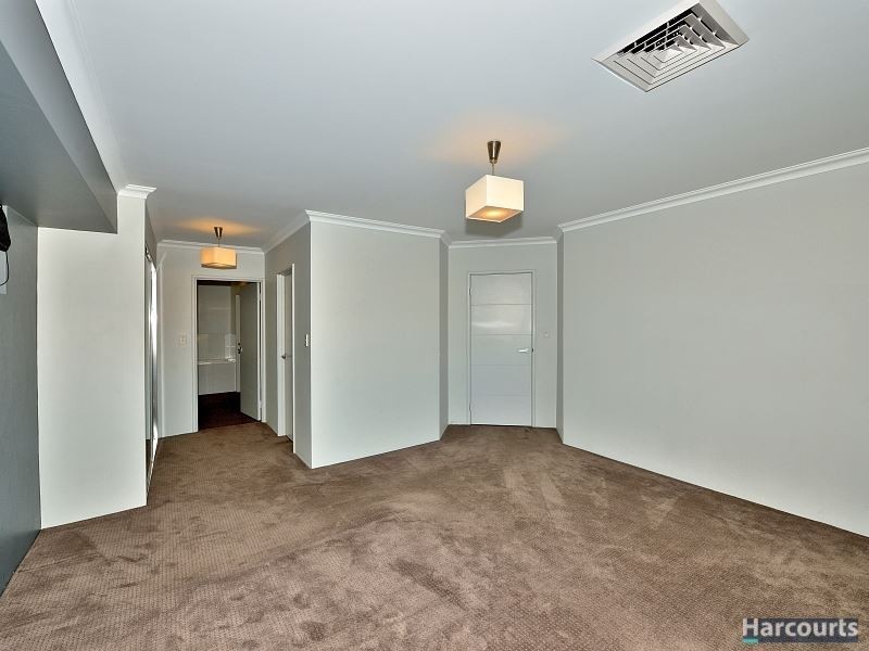 8 Gael Place, Dudley Park WA 6210