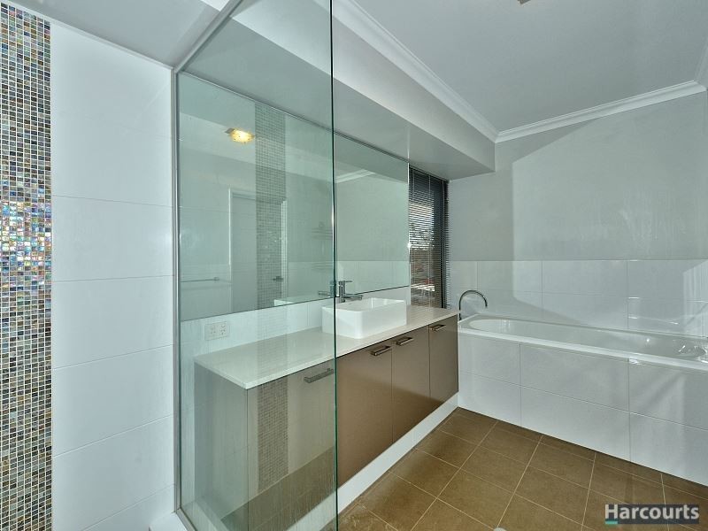 8 Gael Place, Dudley Park WA 6210
