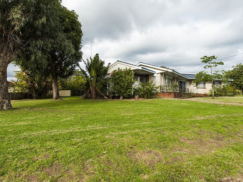 30 Hesse Street, Waroona WA 6215