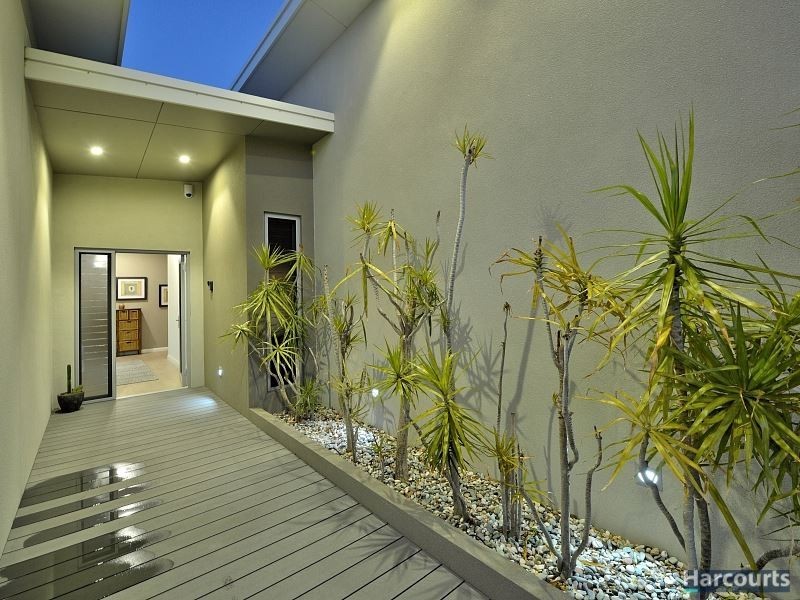 1 Muir Street, Halls Head WA 6210