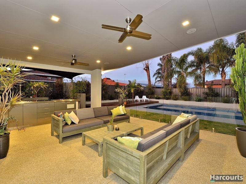 1 Muir Street, Halls Head WA 6210