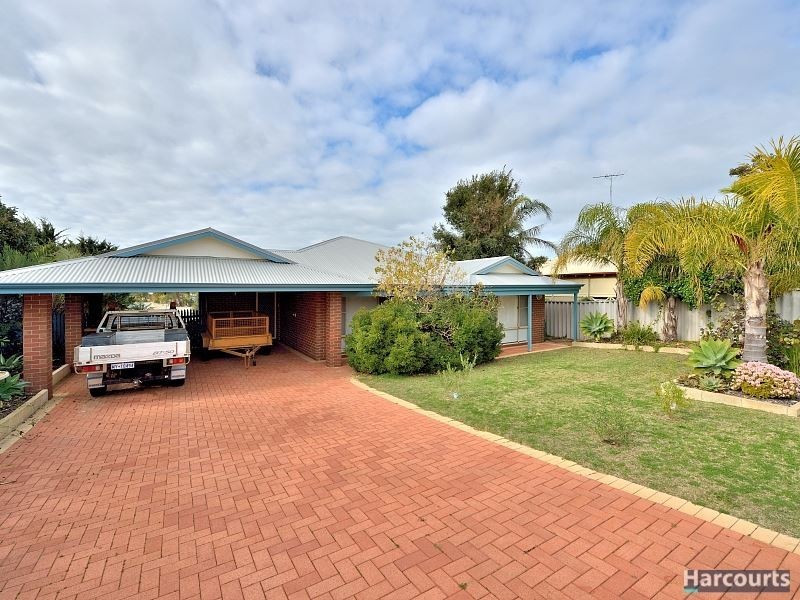 2 Muntries Place, Halls Head WA 6210