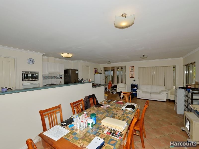 2 Muntries Place, Halls Head WA 6210