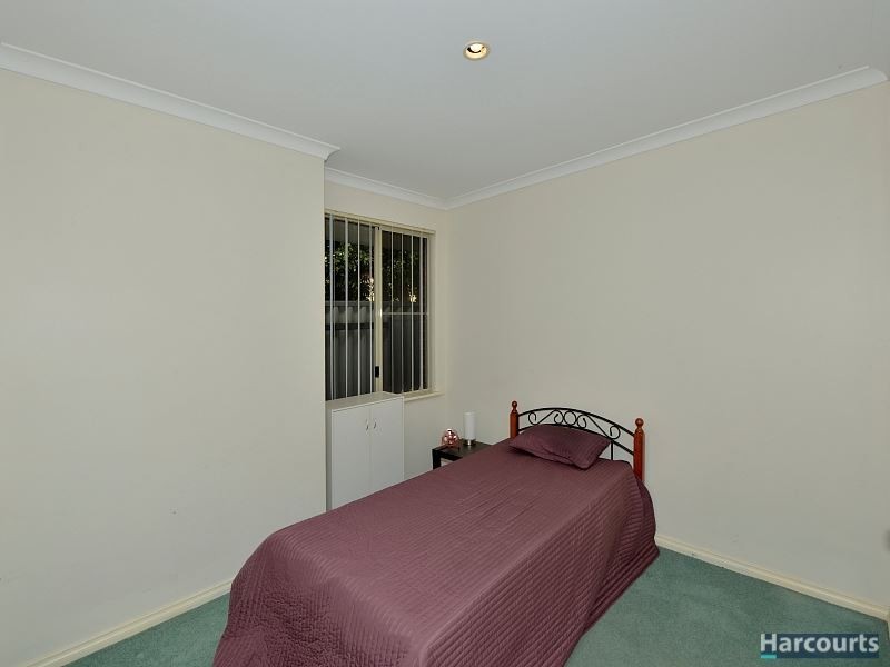 2 Muntries Place, Halls Head WA 6210