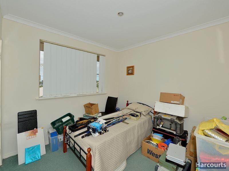 2 Muntries Place, Halls Head WA 6210