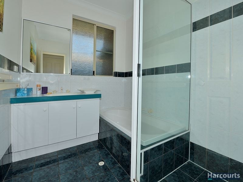 2 Muntries Place, Halls Head WA 6210