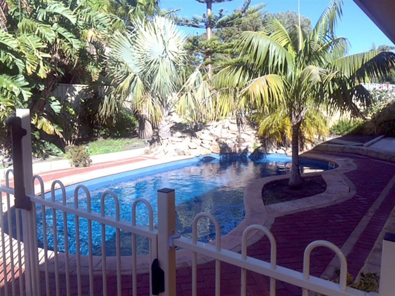 33 Seawind Drive, Silver Sands WA 6210