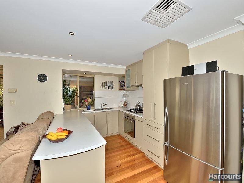 39 Honeysuckle Ramble, Halls Head WA 6210