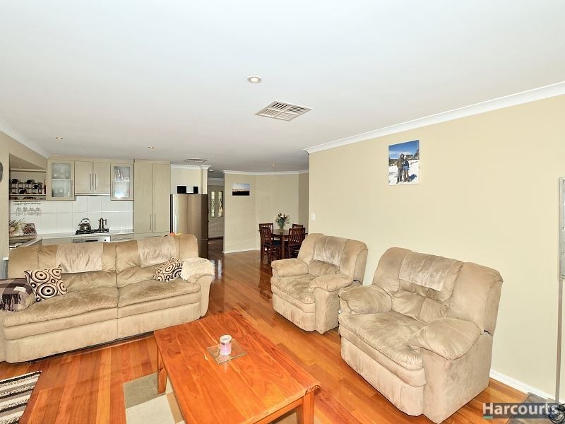 39 Honeysuckle Ramble, Halls Head WA 6210