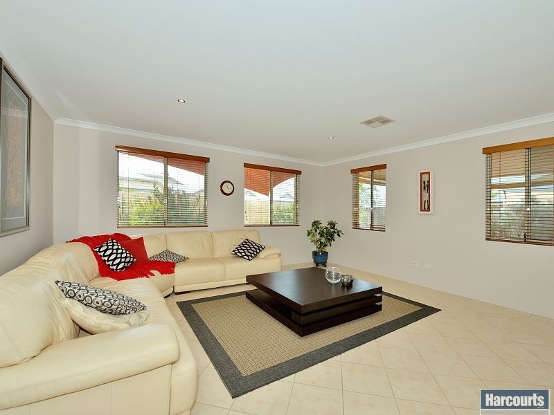 35 Tranquility Way, Halls Head WA 6210