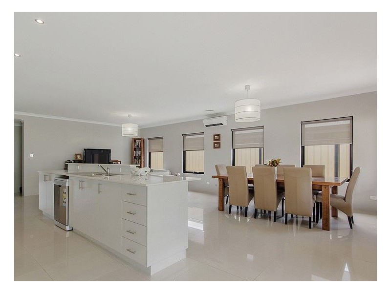 27 Jester Parkway, Meadow Springs WA 6210