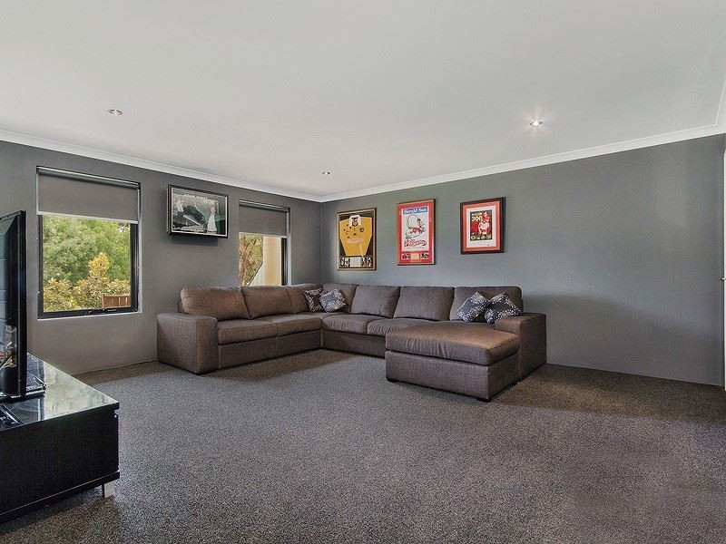 27 Jester Parkway, Meadow Springs WA 6210