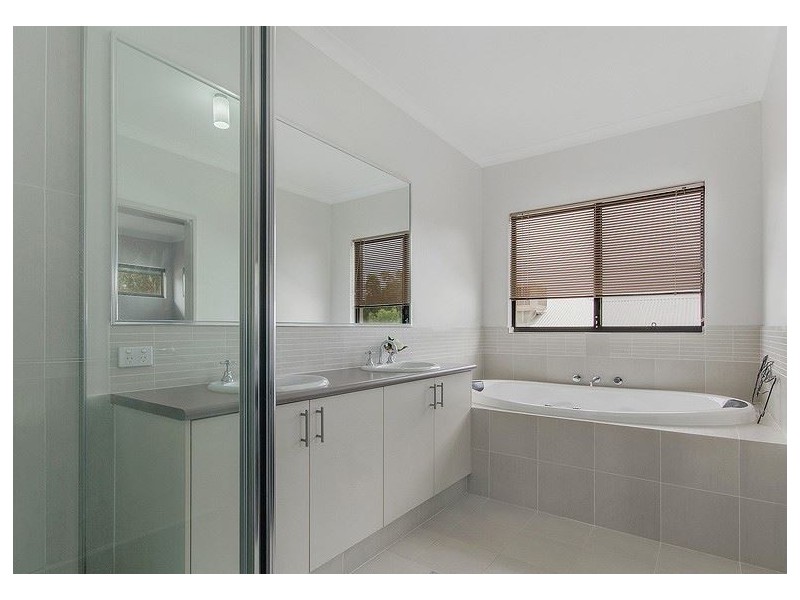 27 Jester Parkway, Meadow Springs WA 6210