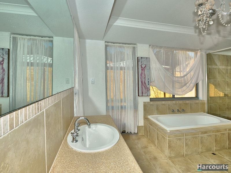 3 Dyer Lane, Lakelands WA 6180