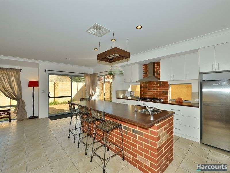 3 Dyer Lane, Lakelands WA 6180